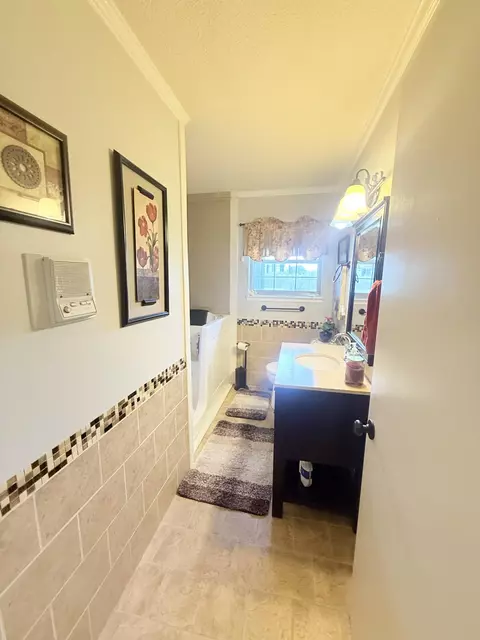 Bath - 1608 Eagle Dr, Hixson, TN 37343 photo 1 of 2