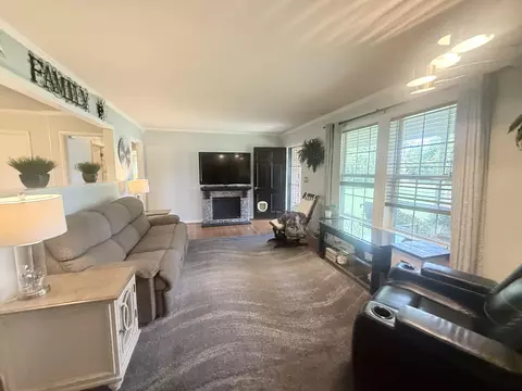 Living - 1608 Eagle Dr, Hixson, TN 37343 photo 3 of 4