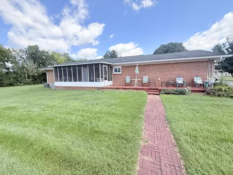 Exterior - 1608 Eagle Dr, Hixson, TN 37343 photo 4 of 8