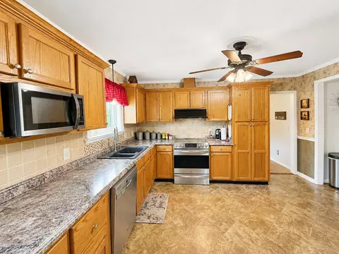 Kitchen - 1608 Eagle Dr, Hixson, TN 37343 photo 2 of 2