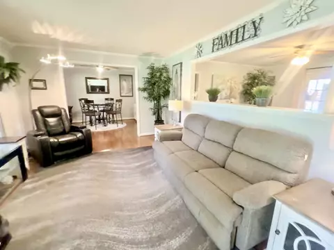 Living - 1608 Eagle Dr, Hixson, TN 37343 photo 2 of 4