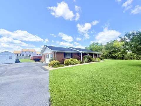 Exterior - 1608 Eagle Dr, Hixson, TN 37343 photo 7 of 8