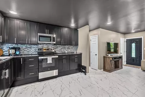 Kitchen - 258 E Hills Rd, Jasper, TN 37347 photo 1 of 4
