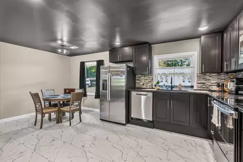 Kitchen - 258 E Hills Rd, Jasper, TN 37347 photo 2 of 4