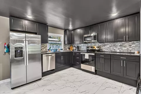 Kitchen - 258 E Hills Rd, Jasper, TN 37347 photo 3 of 4