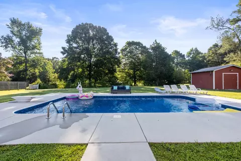 Exterior - 118 Graham Cir, Rock Spring, GA 30739 photo 2 of 10