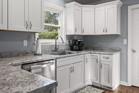 Kitchen - 118 Graham Cir, Rock Spring, GA 30739 photo 2 of 5