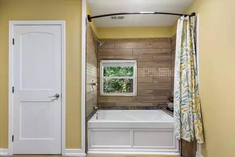 Bath - 9815 E Brainerd Rd, Ooltewah, TN 37363 photo 5 of 5