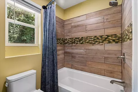 Bath - 9815 E Brainerd Rd, Ooltewah, TN 37363 photo 3 of 5