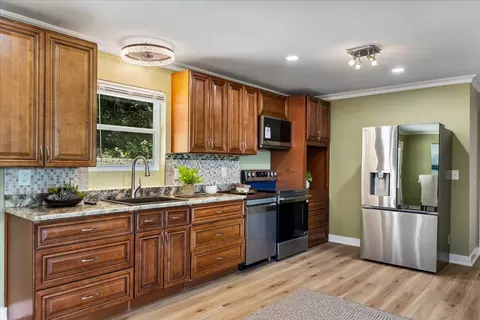 Kitchen - 9815 E Brainerd Rd, Ooltewah, TN 37363 photo 2 of 3