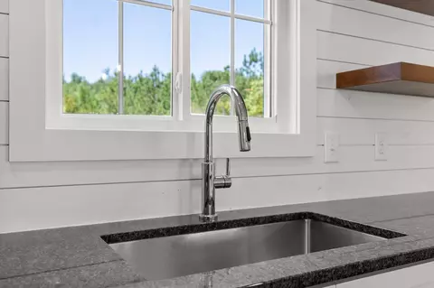 Kitchen - 123 Cherokee Ridge Dr, Ocoee, TN 37361 photo 2 of 4
