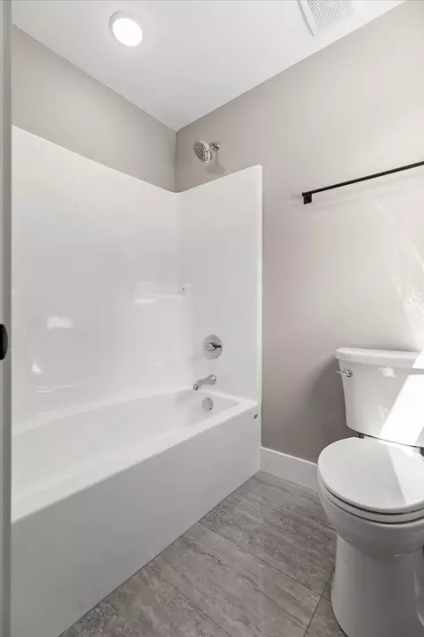 Bath - 123 Cherokee Ridge Dr, Ocoee, TN 37361 photo 4 of 5