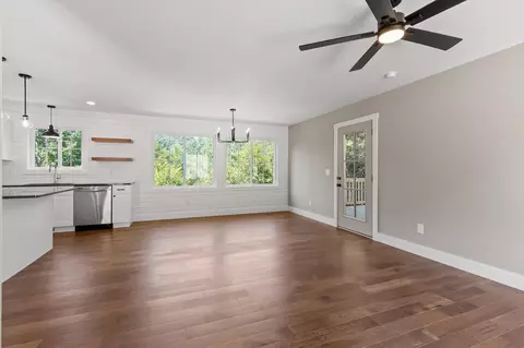 Living - 123 Cherokee Ridge Dr, Ocoee, TN 37361 photo 3 of 4