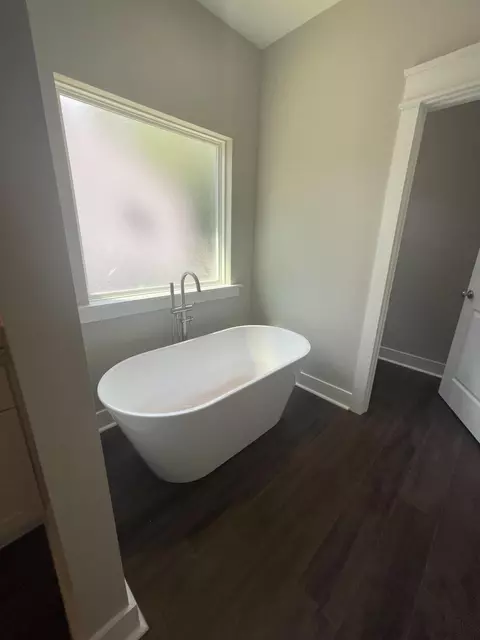 Bath - 10 Charles Dr, Chattanooga, TN 37421 photo 2 of 6
