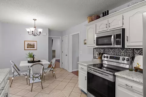 Kitchen - 159 Spring Wind Cir, Ringgold, GA 30736 photo 2 of 2