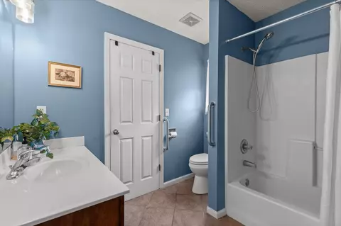 Bath - 159 Spring Wind Cir, Ringgold, GA 30736 photo 3 of 3