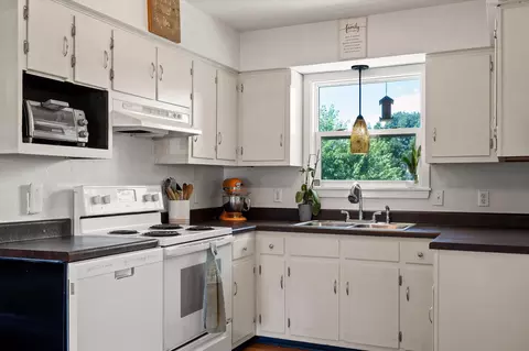 Kitchen - 481 Mcdowell Rd, Dunlap, TN 37327 photo 3 of 5
