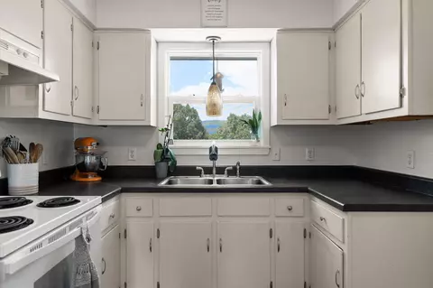 Kitchen - 481 Mcdowell Rd, Dunlap, TN 37327 photo 2 of 5