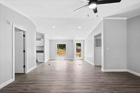 Living - 2815 Lyle Ln, Dalton, GA 30721 photo 3 of 6