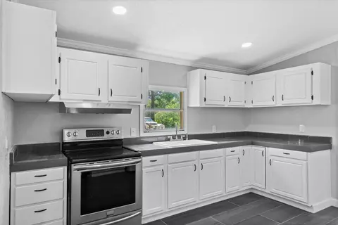 Kitchen - 2815 Lyle Ln, Dalton, GA 30721 photo 3 of 3