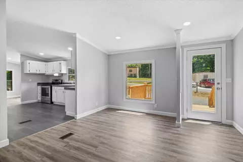Living - 2815 Lyle Ln, Dalton, GA 30721 photo 4 of 6