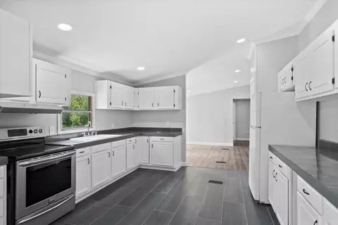 Kitchen - 2815 Lyle Ln, Dalton, GA 30721 photo 2 of 3