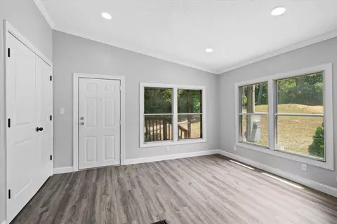 Living - 2815 Lyle Ln, Dalton, GA 30721 photo 5 of 6