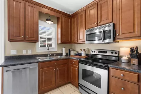 Kitchen - 1507 Calloway Dr, Dalton, GA 30721 photo 2 of 3