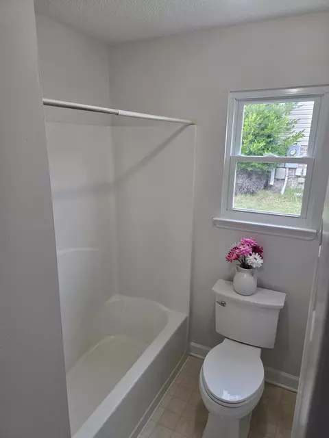Bath - 636 Pine Brow Trl, Chattanooga, TN 37421 photo 2 of 5