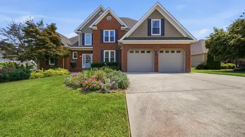11196 Captains Cove Dr, Soddy Daisy, TN 37379
