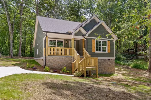 384 Miller Cove Cir, Signal Mountain, TN 37377