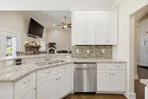 Kitchen - 7338 Will Dr, Harrison, TN 37341 photo 4 of 8