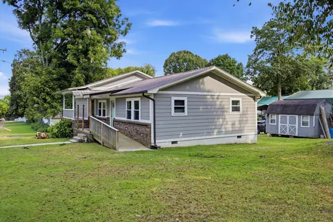 Exterior - 209 Owens St, Sequatchie, TN 37374 photo 1 of 10