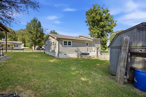 Exterior - 209 Owens St, Sequatchie, TN 37374 photo 5 of 10