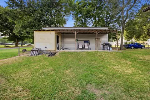 Exterior - 209 Owens St, Sequatchie, TN 37374 photo 8 of 10