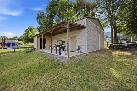 Exterior - 209 Owens St, Sequatchie, TN 37374 photo 7 of 10