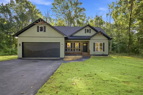 60 Tommy Ln, Rossville, GA 30741