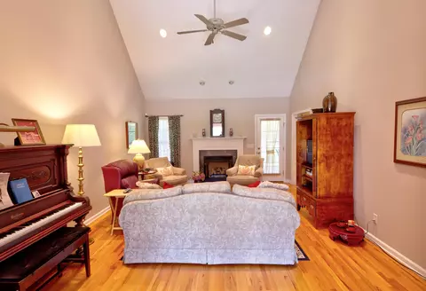 Living - 599 Cardinal Rd, Ringgold, GA 30736 photo 1 of 2