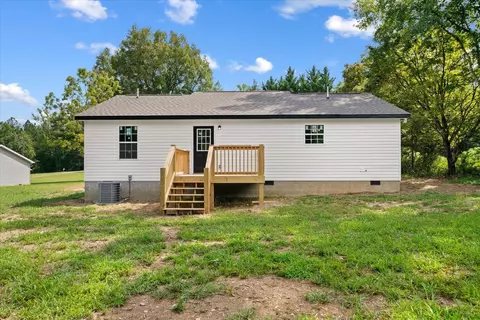 Exterior - 664 Eber Rd SE, Dalton, GA 30720 photo 10 of 11