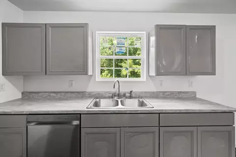 Kitchen - 664 Eber Rd SE, Dalton, GA 30720 photo 2 of 3
