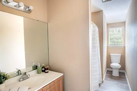 Bath - 8208 Fallen Maple Dr, Chattanooga, TN 37421 photo 3 of 3