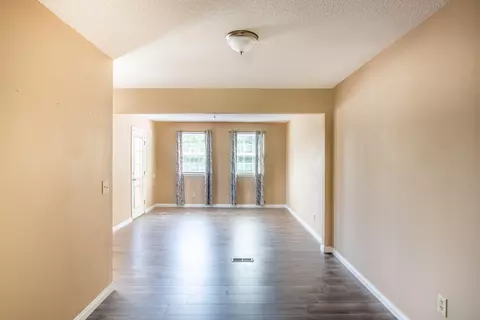 Living - 8208 Fallen Maple Dr, Chattanooga, TN 37421 photo 3 of 7