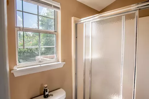 Bath - 8208 Fallen Maple Dr, Chattanooga, TN 37421 photo 2 of 3