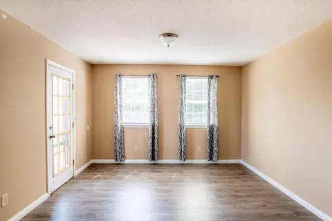 Living - 8208 Fallen Maple Dr, Chattanooga, TN 37421 photo 4 of 7