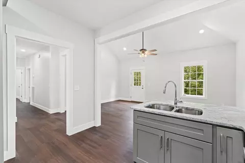 Entry Way - 2041 Ashley Lane Ln, Dalton, GA 30721 photo 7 of 10