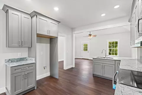 Entry Way - 2041 Ashley Lane Ln, Dalton, GA 30721 photo 6 of 10