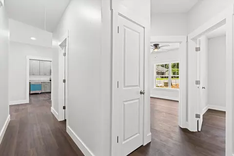 Entry Way - 2041 Ashley Lane Ln, Dalton, GA 30721 photo 8 of 10