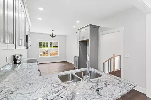 Entry Way - 2041 Ashley Lane Ln, Dalton, GA 30721 photo 4 of 10