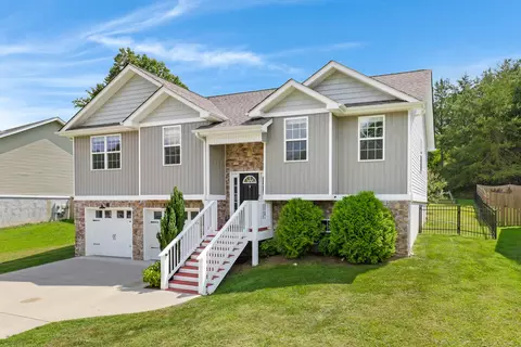 1758 Short Leaf Ln, Soddy Daisy, TN 37379