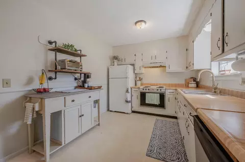 Kitchen - 2311 Saunders Rd, Ringgold, GA 30736 photo 1 of 3